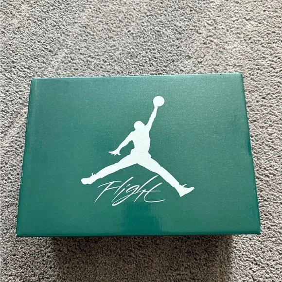 Jordan Sneakers Box - Green and White - Picture 3 of 11